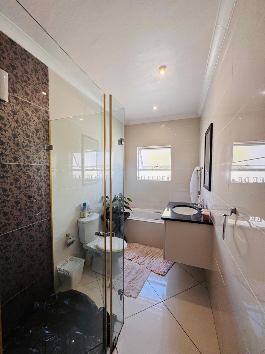 To Let 3 Bedroom Property for Rent in Fernwood Western Cape